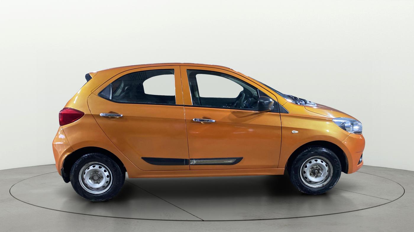 2018 Tata Tiago XM PETROL, Petrol, Manual, 1,00,304 km, Right Side View