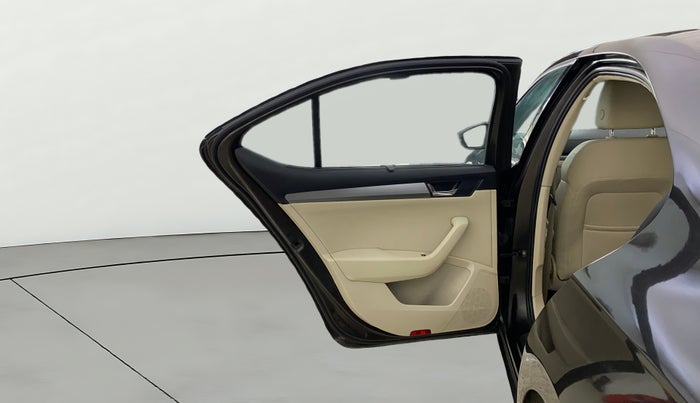 2017 Skoda Superb STYLE 1.8 TSI AT, Petrol, Automatic, 59,773 km, LHS Rear Door