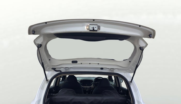 2016 Hyundai Grand i10 SPORTZ 1.2 KAPPA VTVT, Petrol, Manual, 94,743 km, Boot Door Open