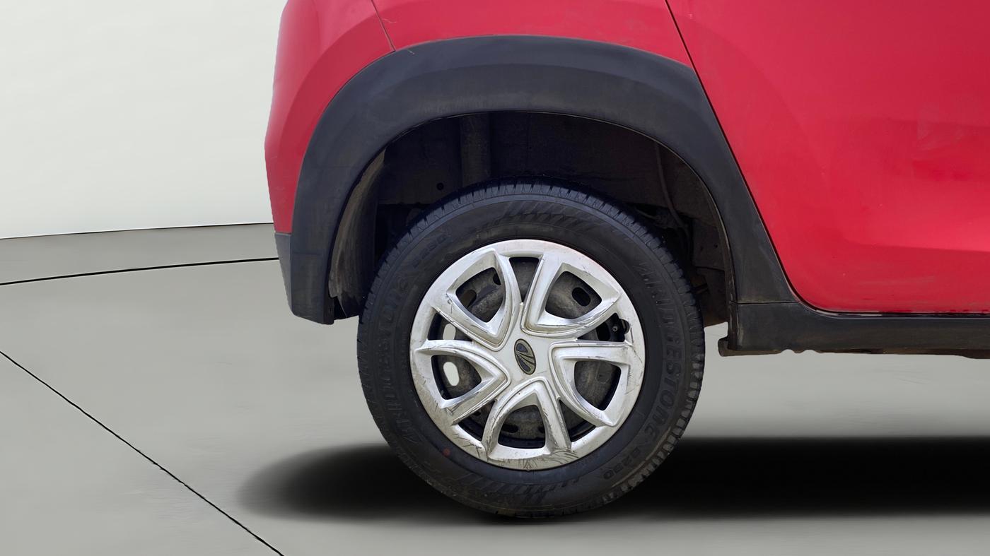 2018 Mahindra KUV 100 NXT K4+ P 6 STR, Petrol, Manual, 27,991 km, Right Rear Wheel