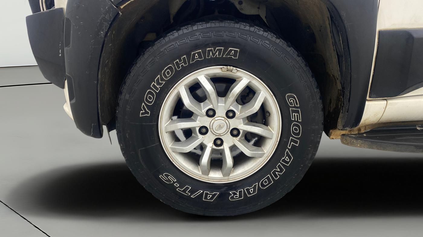 2015 Mahindra TUV300 T8, Diesel, Manual, 61,827 km, Left Front Wheel