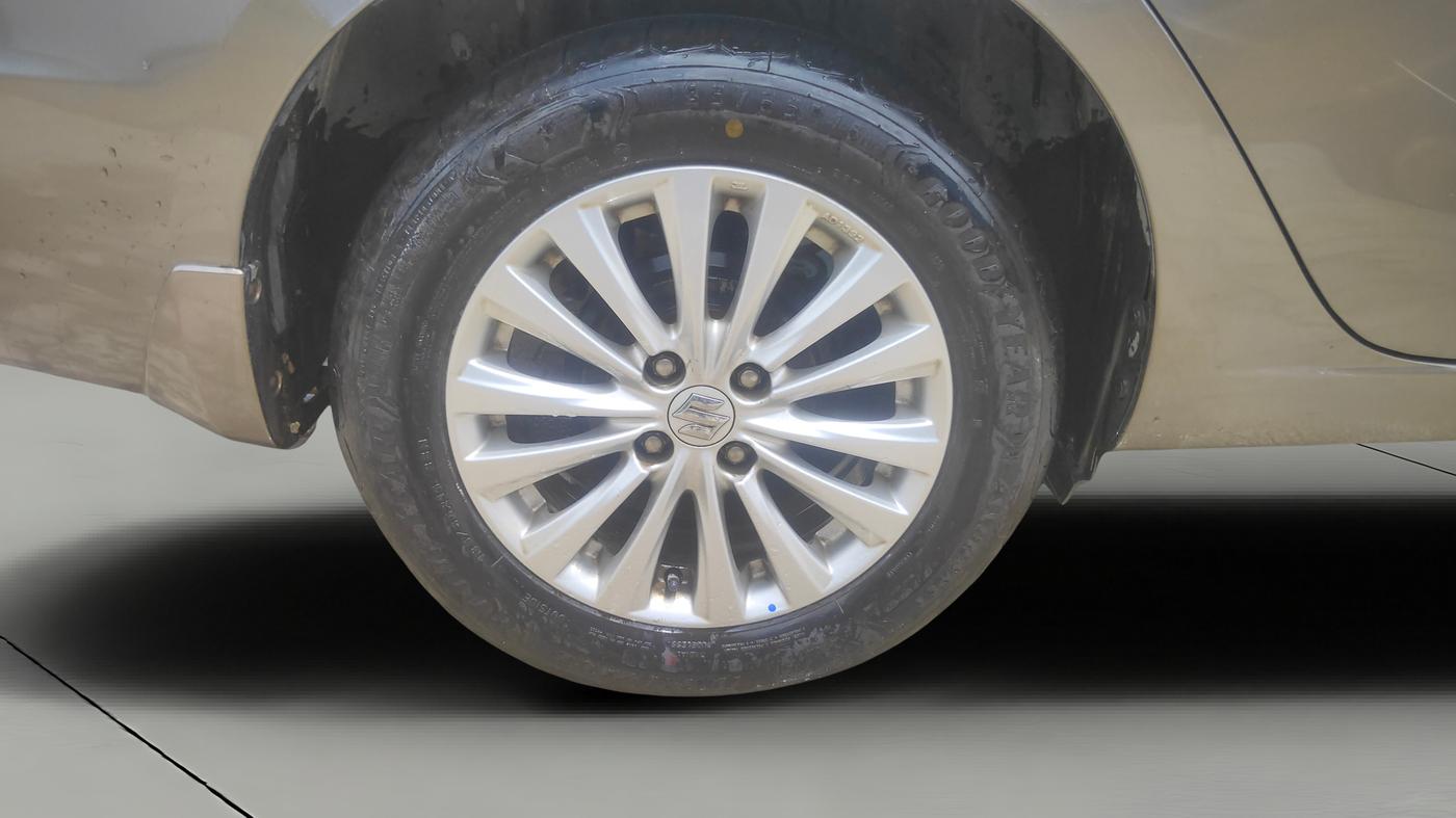 2019 Maruti Ciaz DELTA 1.5 SHVS MT PETROL, Petrol, Manual, 50,093 km, Right Rear Wheel