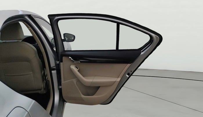 2016 Skoda Octavia AMBITION PLUS AT 1.8 TSI, Petrol, Automatic, 92,840 km, RHS Rear Door