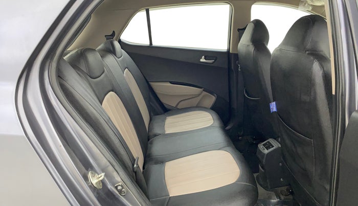 2016 Hyundai Grand i10 SPORTZ 1.2 KAPPA VTVT, Petrol, Manual, 1,36,544 km, Right Side Rear Door Cabin