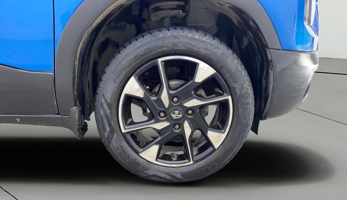 2023 Tata PUNCH CREATIVE AMT 1.2 RTN DUAL TONE, Petrol, Automatic, 24,114 km, Right Front Wheel