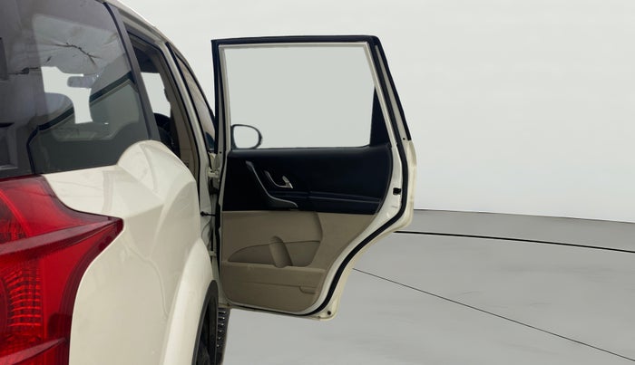 2017 Mahindra XUV500 W6, Diesel, Manual, 25,130 km, RHS Rear Door