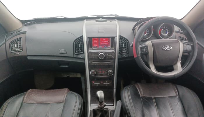 2014 Mahindra XUV500 W8, Diesel, Manual, 1,24,651 km, Dashboard
