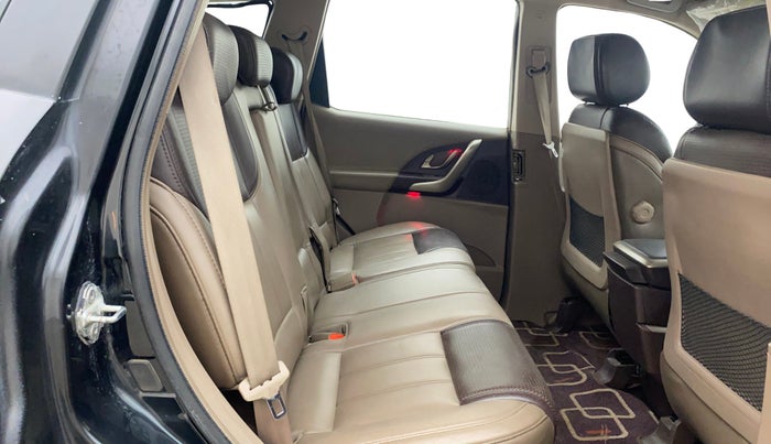2013 Mahindra XUV500 W8, Diesel, Manual, 91,336 km, Right Side Rear Door Cabin
