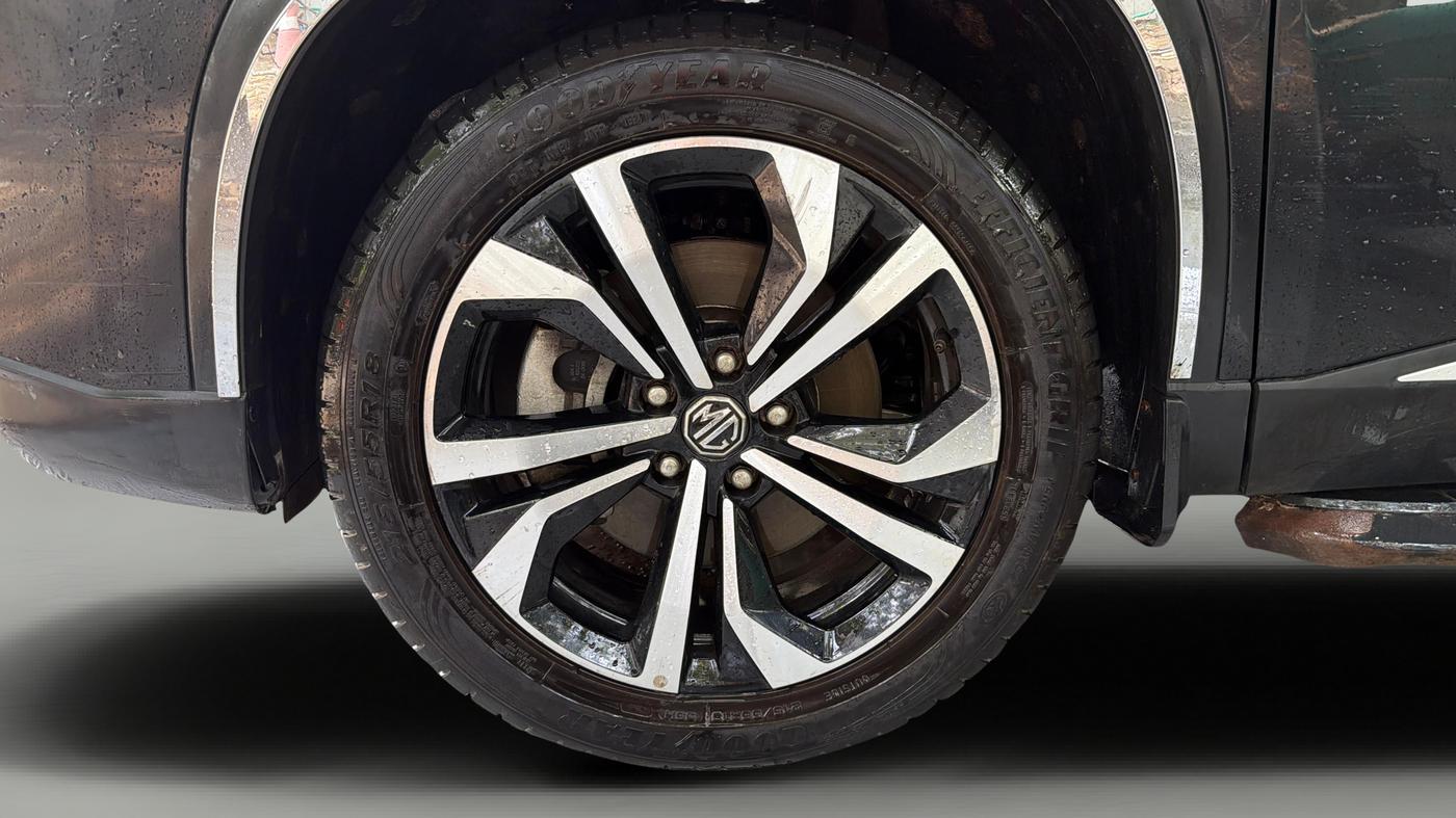 2024 MG HECTOR PLUS Select Pro 1.5 MT 7 STR, Petrol, Manual, 19,342 km, Left Front Wheel