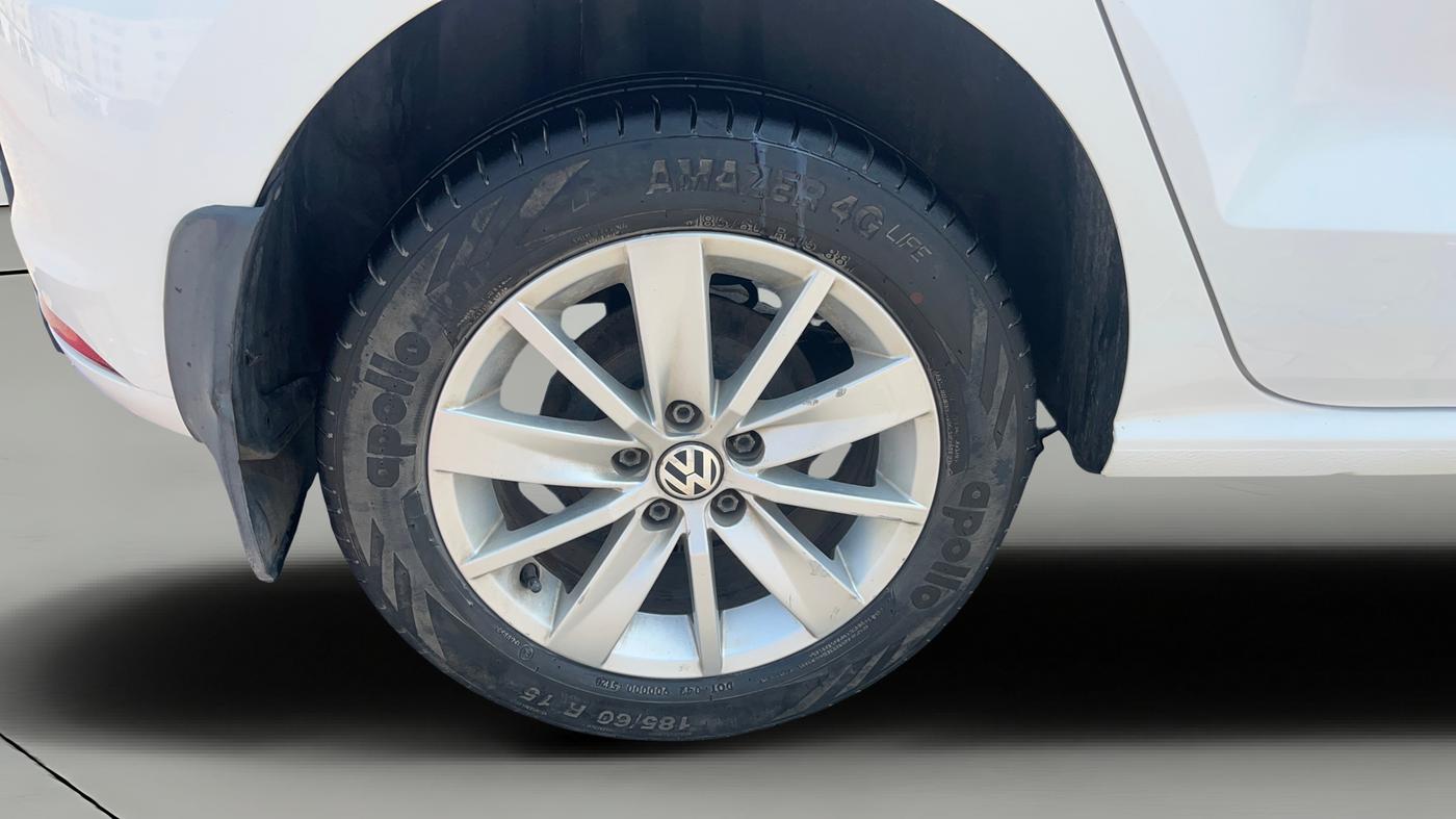 2014 Volkswagen Polo HIGHLINE1.2L, Petrol, Manual, 66,814 km, Right Rear Wheel