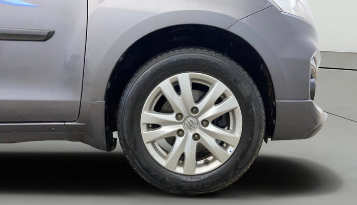 2018 Maruti Ertiga ZXI, Petrol, Manual, 27,315 km, Right Front Wheel