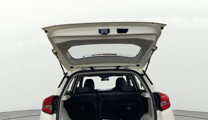 2022 Mahindra XUV300 W8 1.2 PETROL, Petrol, Manual, 48,228 km, Boot Door Open