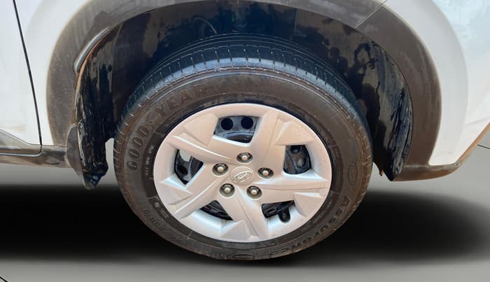 2022 Hyundai VENUE E 1.2, Petrol, Manual, 30,338 km, Right Front Wheel