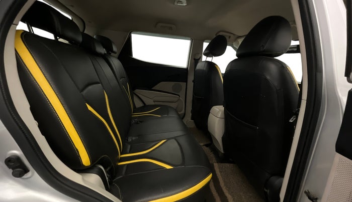 2020 Mahindra XUV300 W6 1.5 DIESEL, Diesel, Manual, 50,032 km, Right Side Rear Door Cabin