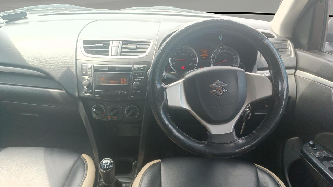 2017 Maruti Swift VXI, Petrol, Manual, 52,497 km, Steering Wheel Close Up