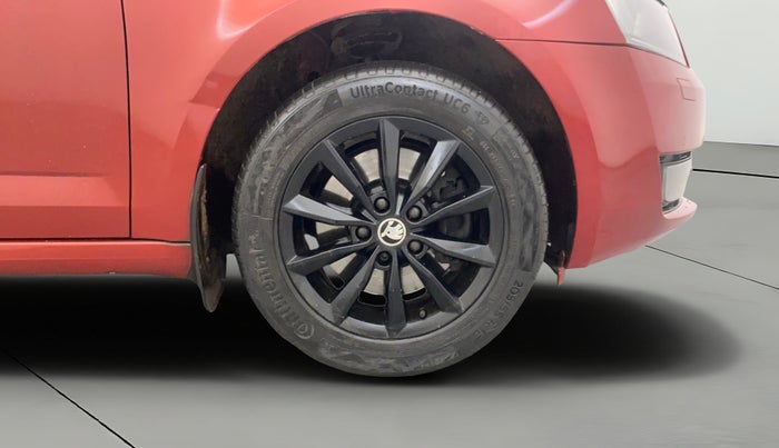 2017 Skoda Octavia STYLE PLUS AT 1.8 TSI, Petrol, Automatic, 1,14,712 km, Right Front Wheel