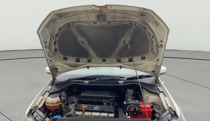 2013 Volkswagen Vento HIGHLINE 1.6 MPI, Petrol, Manual, 1,08,521 km, Open Bonet