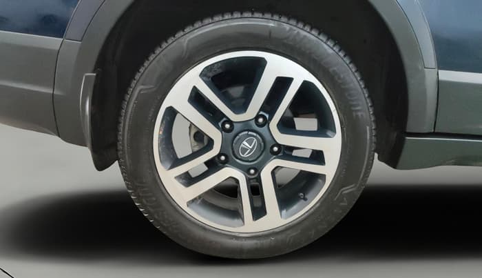 2019 Tata Hexa XTA 4X2 7 STR, Diesel, Automatic, 46,801 km, Right Rear Wheel