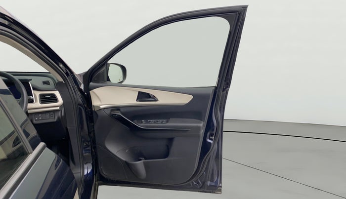 2024 Mahindra XUV700 AX 5 P AT 5 STR, Petrol, Automatic, 49,602 km, RHS Front Door