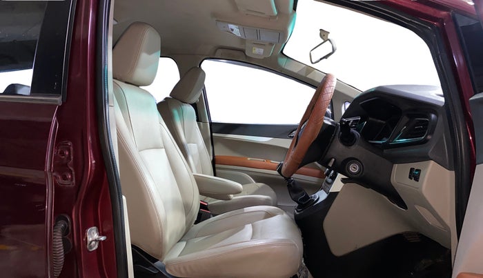 2018 Mahindra MARAZZO M8 7 STR, Diesel, Manual, 98,929 km, Right Side Front Door Cabin