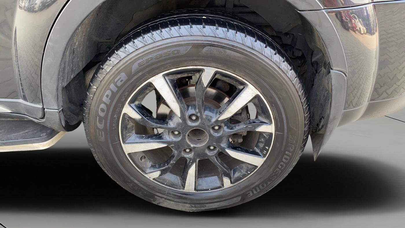 2021 Mahindra XUV500 W11 AT, Diesel, Automatic, 70,007 km, Left Rear Wheel