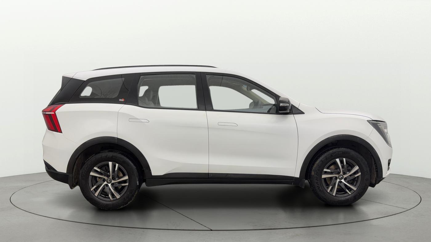 2022 Mahindra XUV700 AX 5 P MT 7 STR, Petrol, Manual, 55,215 km, Right Side View