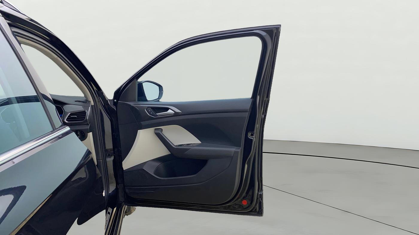 2025 Volkswagen TAIGUN TOPLINE 1.0 TSI AT, Petrol, Automatic, 20,094 km, RHS Front Door