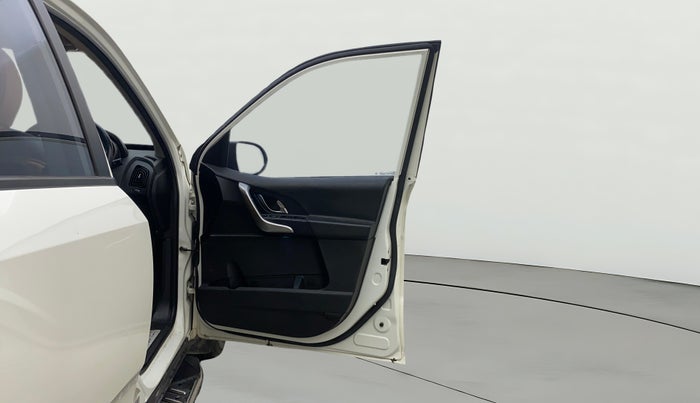 2020 Mahindra XUV500 W7 AT, Diesel, Automatic, 73,825 km, RHS Front Door