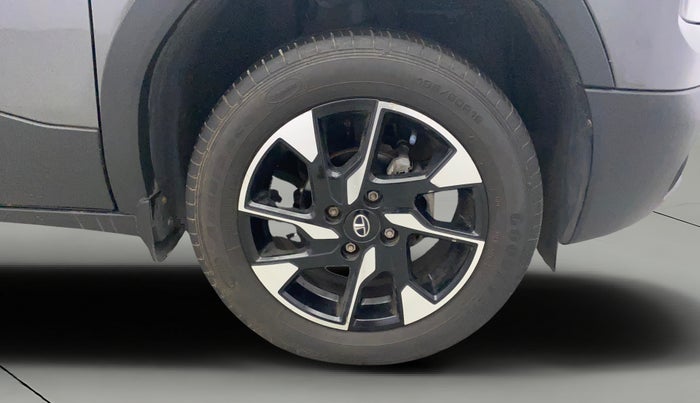 2022 Tata PUNCH ACCOMPLISHED AMT, Petrol, Automatic, 21,907 km, Right Front Wheel