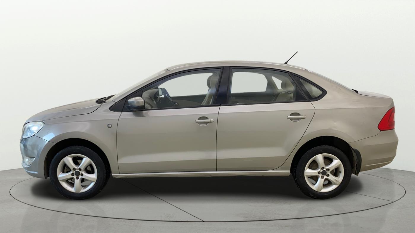 2013 Skoda Rapid AMBITION 1.6 MPI MT PLUS, Petrol, Manual, 66,030 km, Left Side