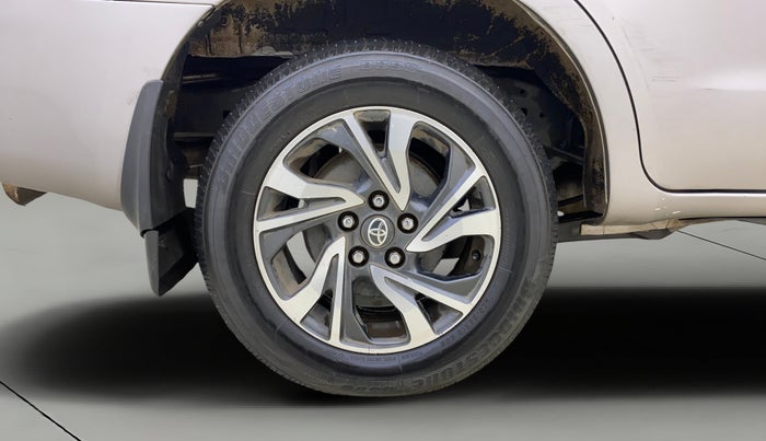 2021 Toyota Innova Crysta 2.4 G 7 STR, Diesel, Manual, 94,639 km, Right Rear Wheel