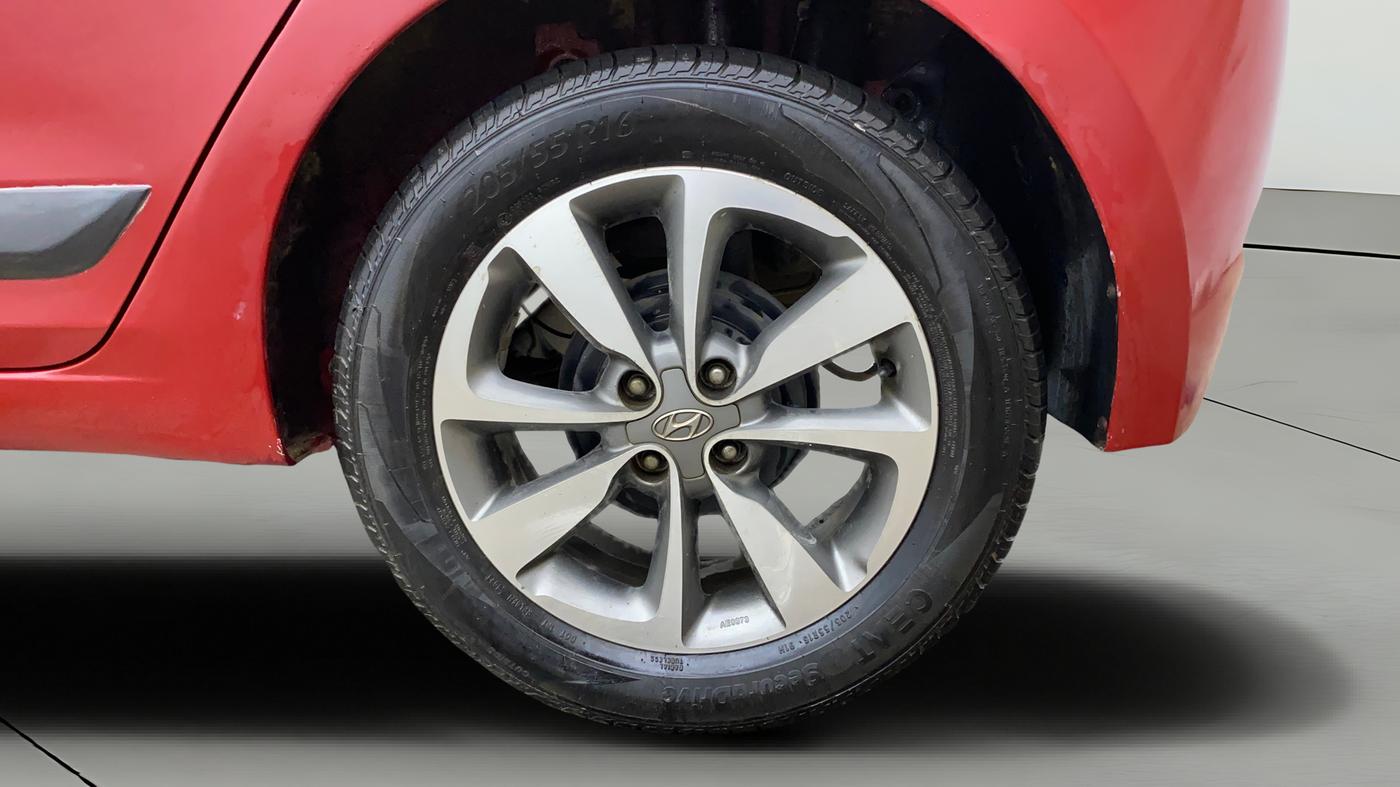 2015 Hyundai Elite i20 ASTA 1.2, Petrol, Manual, 1,18,904 km, Left Rear Wheel