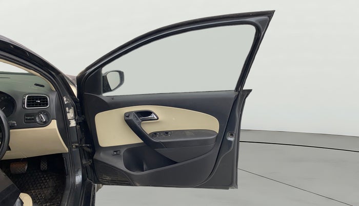 2017 Skoda Rapid STYLE 1.6 MPI AT, Petrol, Automatic, 1,17,571 km, RHS Front Door