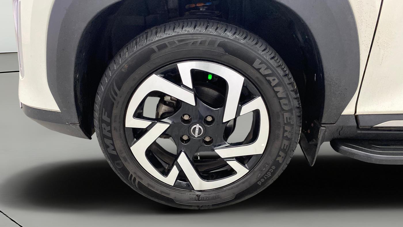 2023 Nissan MAGNITE XV PREMIUM TURBO CVT DUAL TONE, Petrol, Automatic, 6,857 km, Left Front Wheel