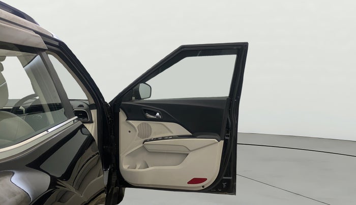 2022 Mahindra XUV300 W8 (O) 1.2 PETROL, Petrol, Manual, 33,154 km, RHS Front Door