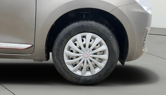 2020 Maruti Swift LXI, Petrol, Manual, 77,176 km, Right Front Wheel