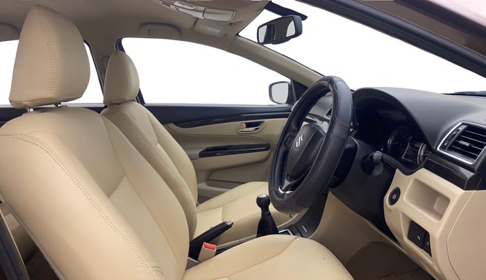2015 Maruti Ciaz ZXI, Petrol, Manual, 38,542 km, Right Side Front Door Cabin