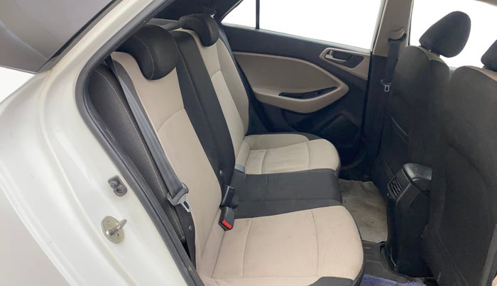 2017 Hyundai Elite i20 ASTA 1.2, Petrol, Manual, 1,03,531 km, Right Side Rear Door Cabin