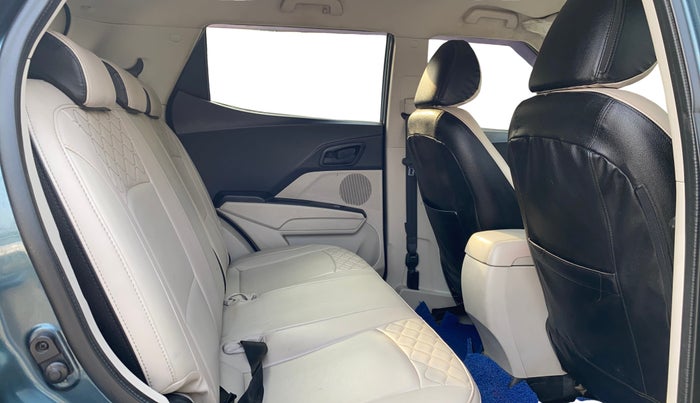 2019 Mahindra XUV300 W6 1.2 PETROL, Petrol, Manual, 22,251 km, Right Side Rear Door Cabin