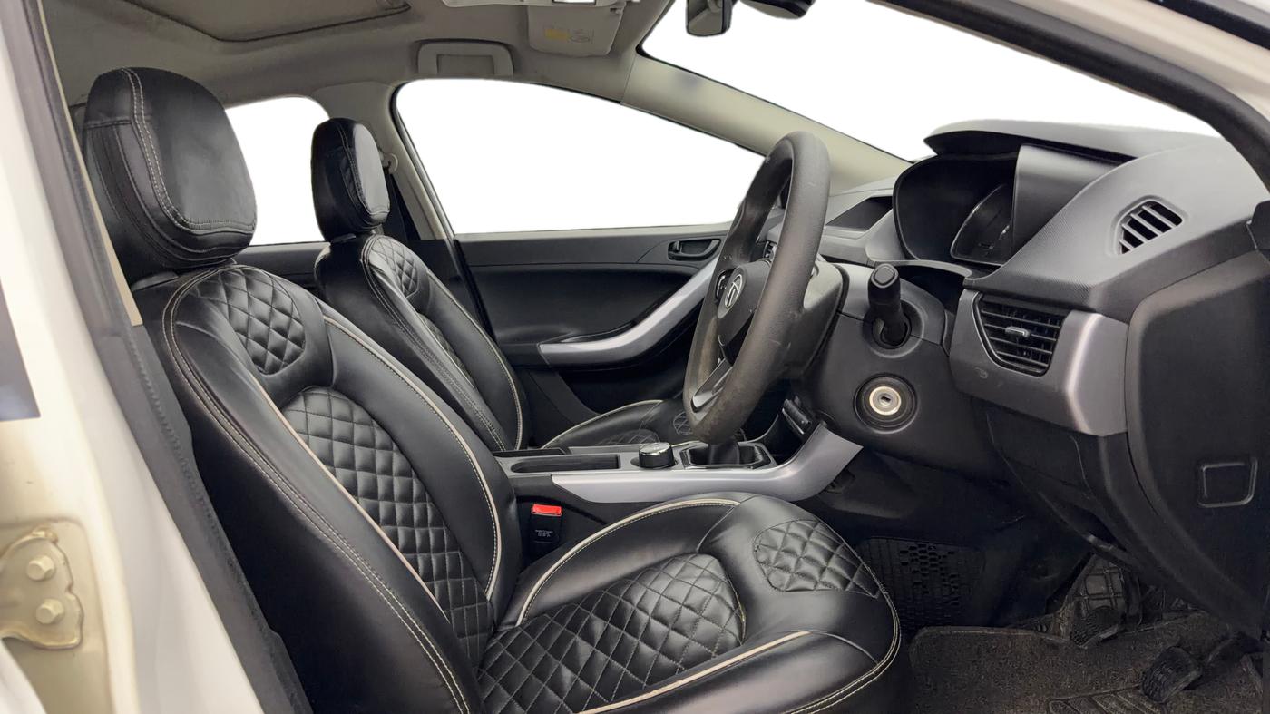 2021 Tata NEXON XM SUNROOF PETROL, Petrol, Manual, 53,434 km, Right Side Front Door Cabin