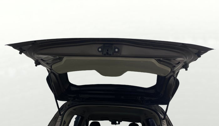 2022 Renault TRIBER RXT, Petrol, Manual, 48,648 km, Boot Door Open