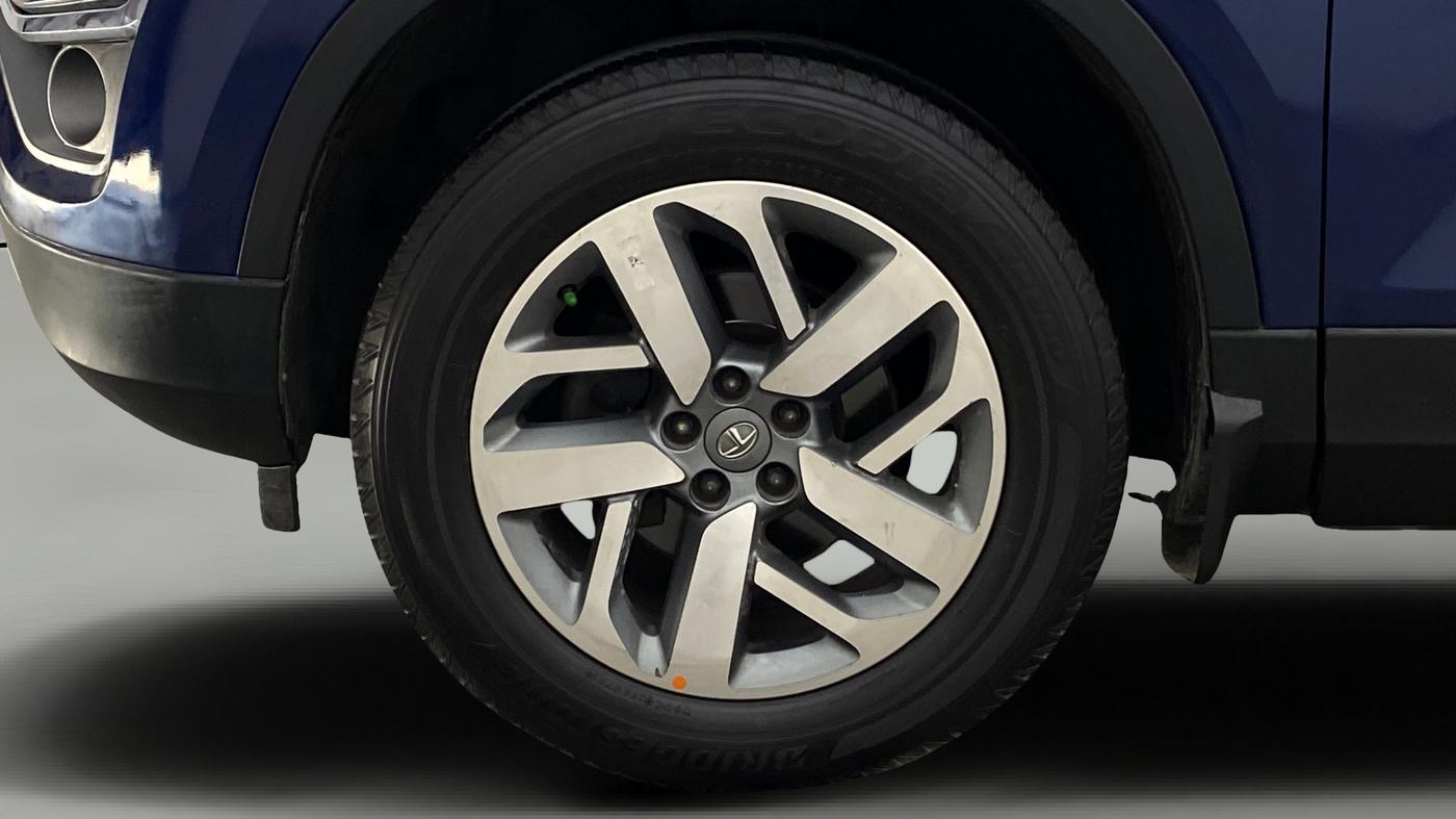 2021 Tata Safari XZA, Diesel, Automatic, 71,350 km, Left Front Wheel