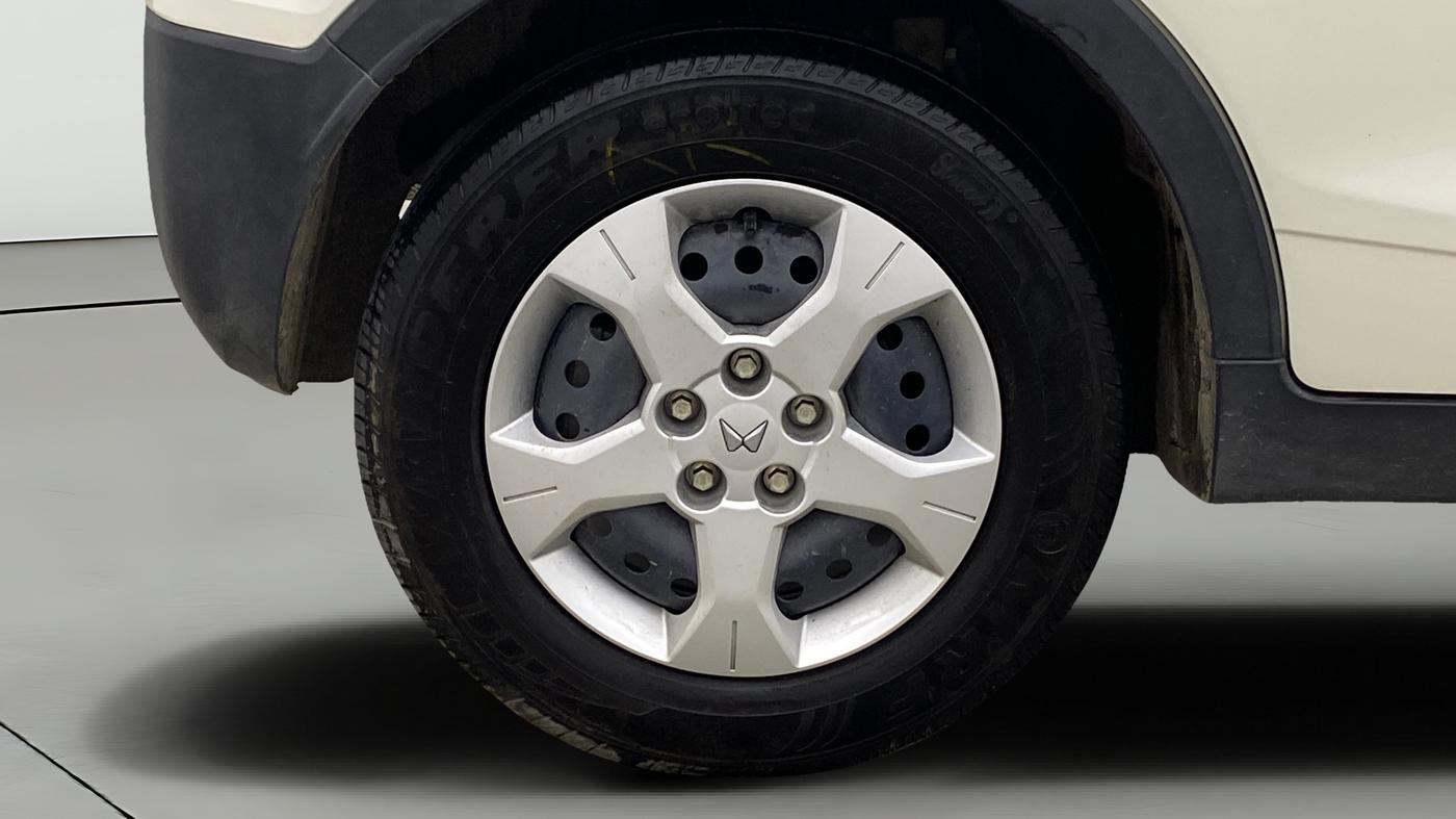 2023 Mahindra XUV300 W6 1.2 PETROL AMT, Petrol, Automatic, 13,946 km, Right Rear Wheel
