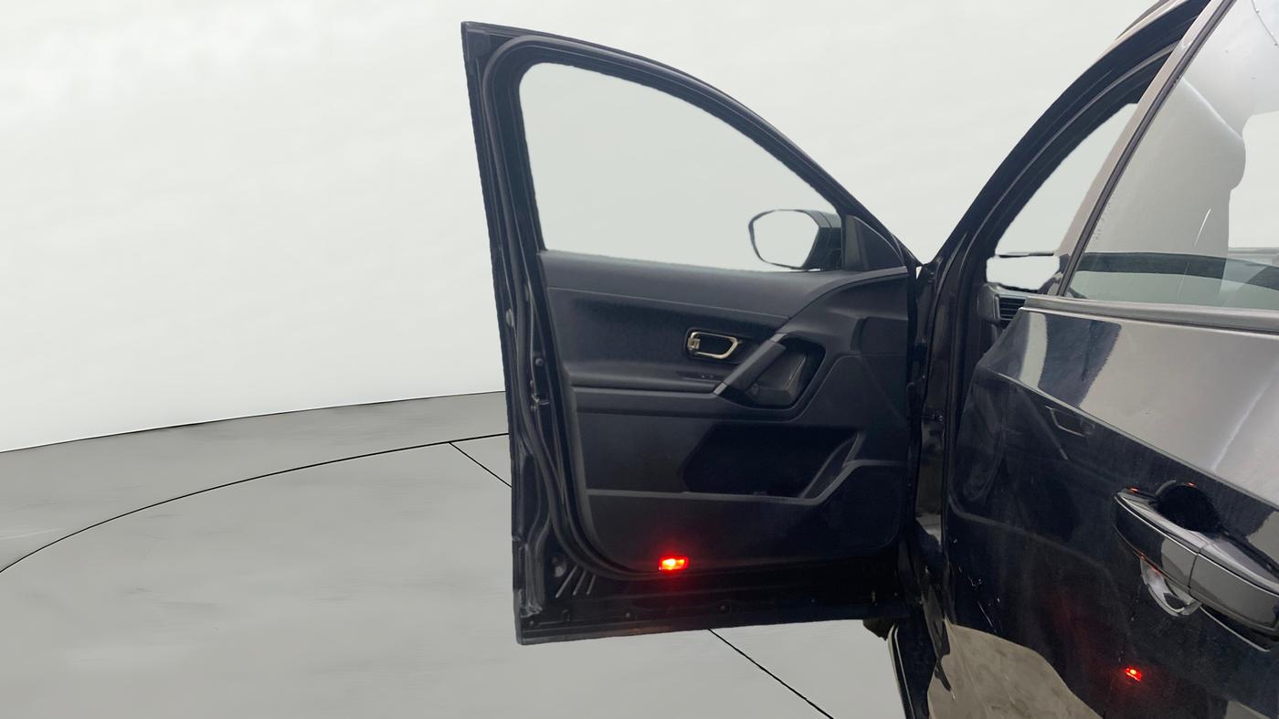 2023 Tata Safari ADVENTURE PLUS DARK EDITION, Diesel, Manual, 17,924 km, LHS Front Door