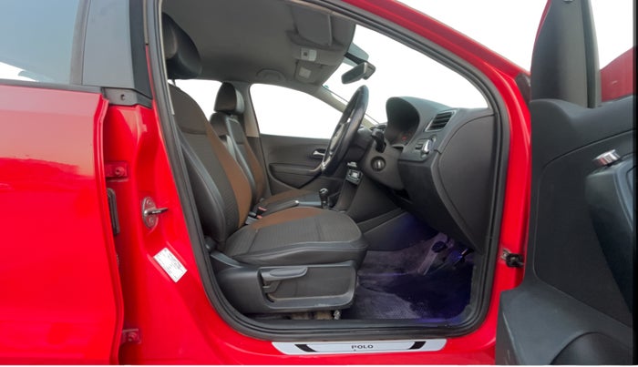 2018 Volkswagen Polo HIGHLINE PLUS 1.0 16 ALLOY, Petrol, Manual, 1,11,152 km, Right Side Front Door Cabin