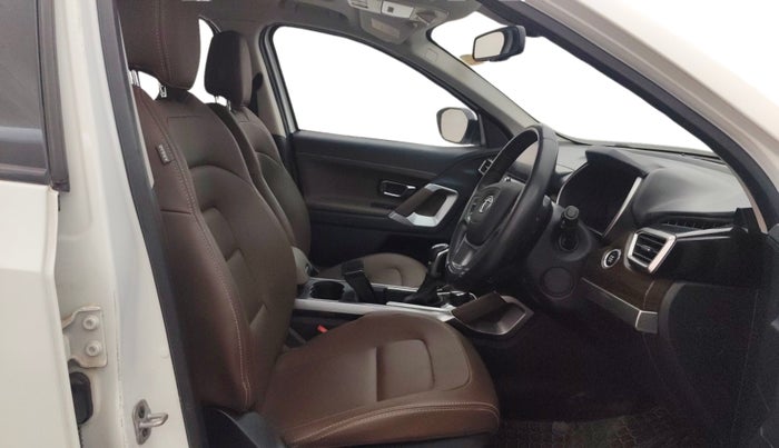 2020 Tata Harrier XZA PLUS 2.0L, Diesel, Automatic, 64,403 km, Right Side Front Door Cabin