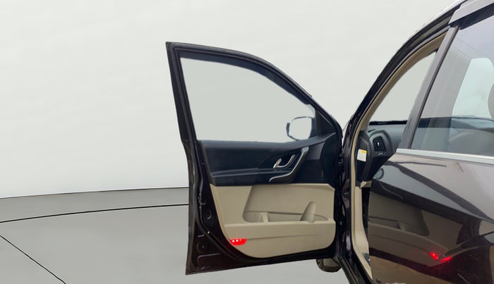 2017 Mahindra XUV500 W10, Diesel, Manual, 83,342 km, LHS Front Door