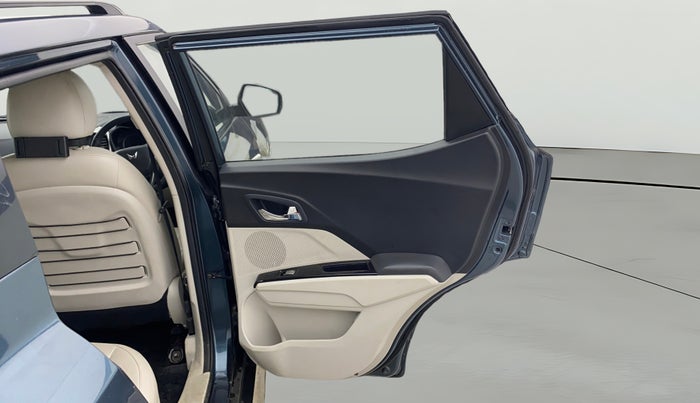 2024 Mahindra XUV300 W8 (O) 1.2 PETROL AMT, Petrol, Automatic, 17,792 km, RHS Rear Door