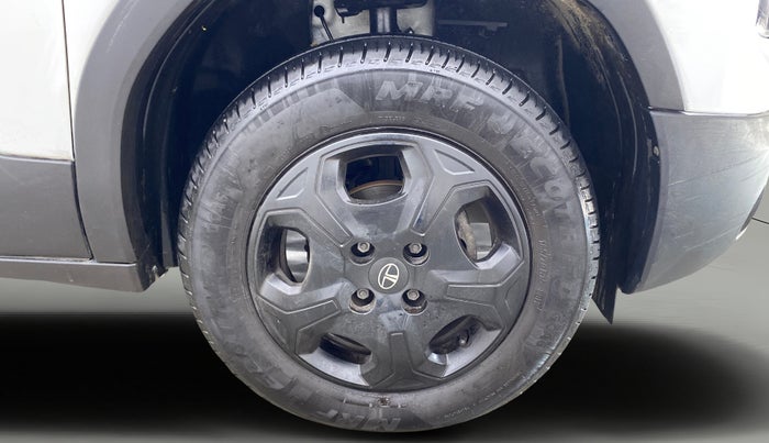 2025 Tata PUNCH Accomplished Plus (S) AMT, Petrol, Automatic, 9,348 km, Right Front Wheel