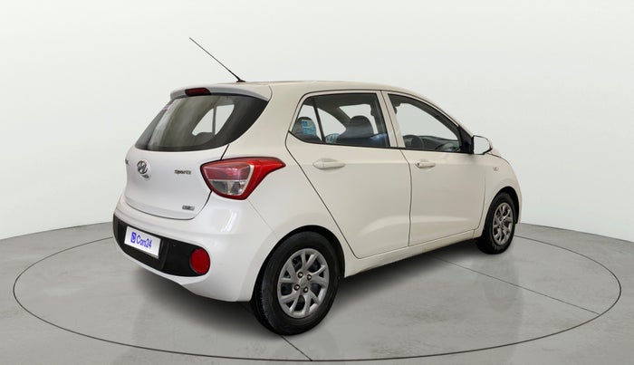 2017 Hyundai Grand i10 SPORTZ 1.2 KAPPA VTVT, CNG, Manual, 1,17,109 km, Right Back Diagonal